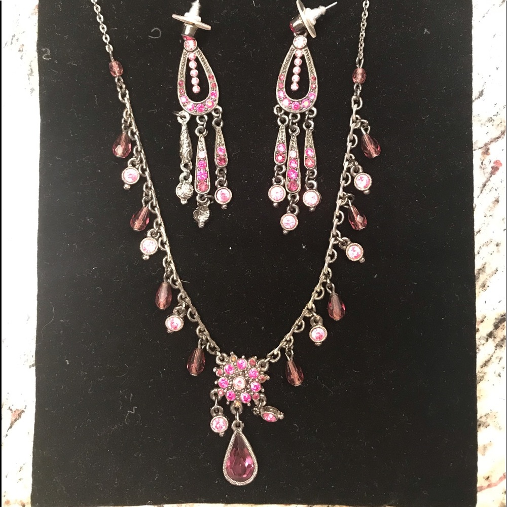 Beautiful magenta colored necklace/earrings set